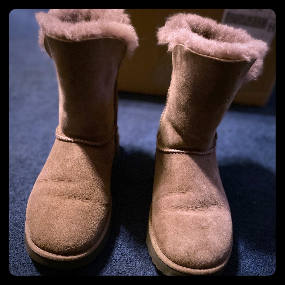 UGG boots....size Youth 6/women’s 8